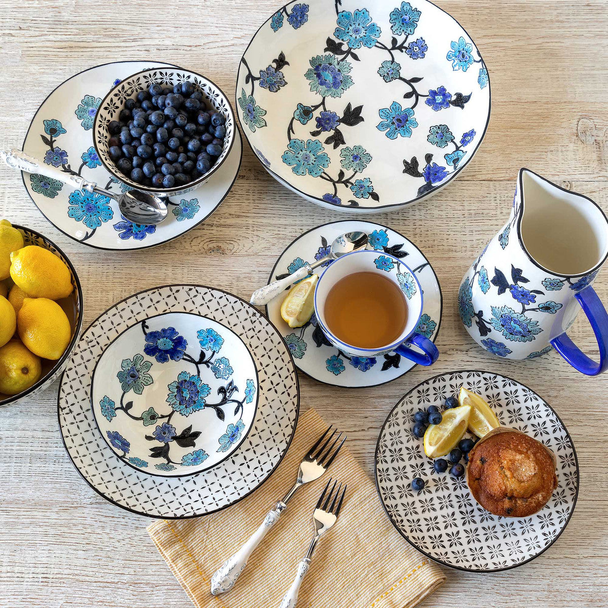 Periwinkle Vine Pattern Serving Bowl